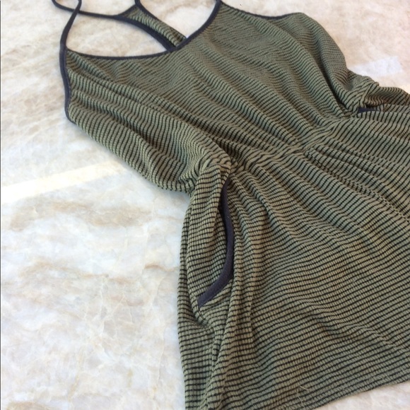 Easy stretchy UO Romper with Pockets! - Picture 2 of 3